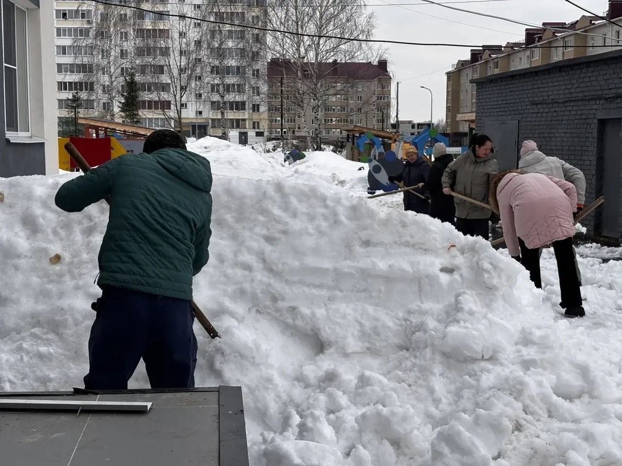 «Эковесна» объединила Менделеевский район: школы и детские сады вышли на субботники