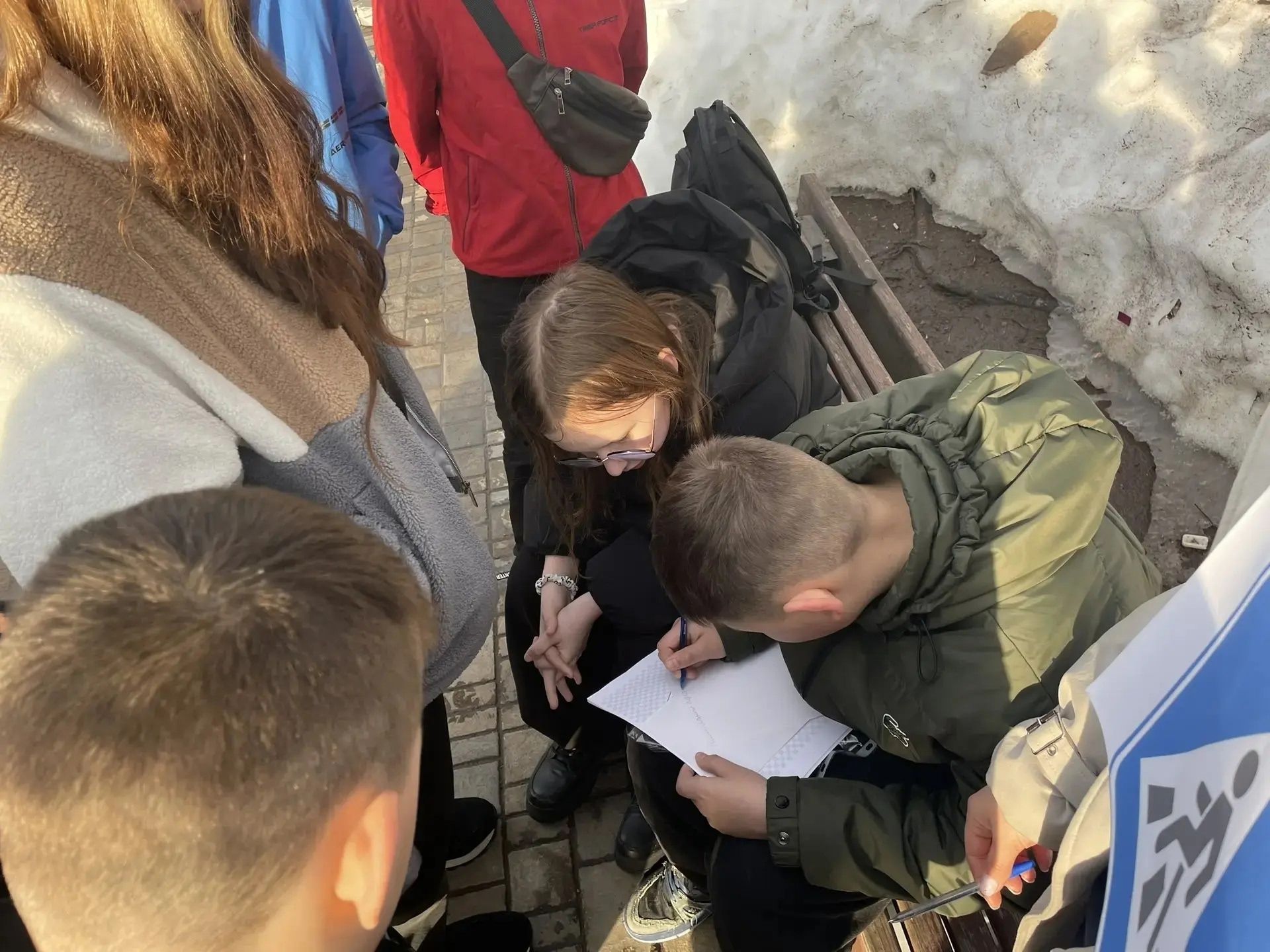 В Менделеевске специалисты по работе с молодёжью провели квест по ПДД для детей из соцприюта