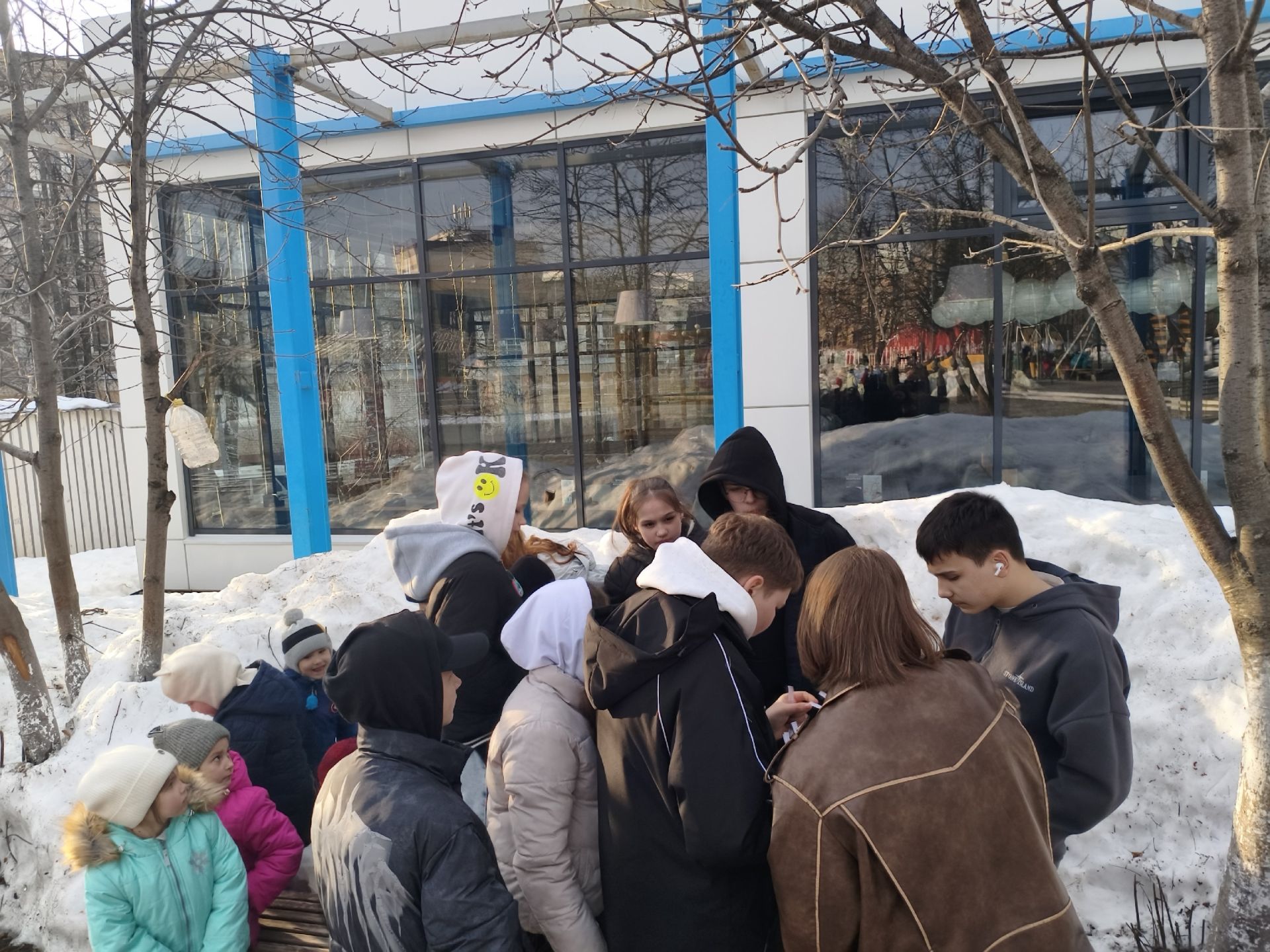 В Менделеевске специалисты по работе с молодёжью провели квест по ПДД для детей из соцприюта