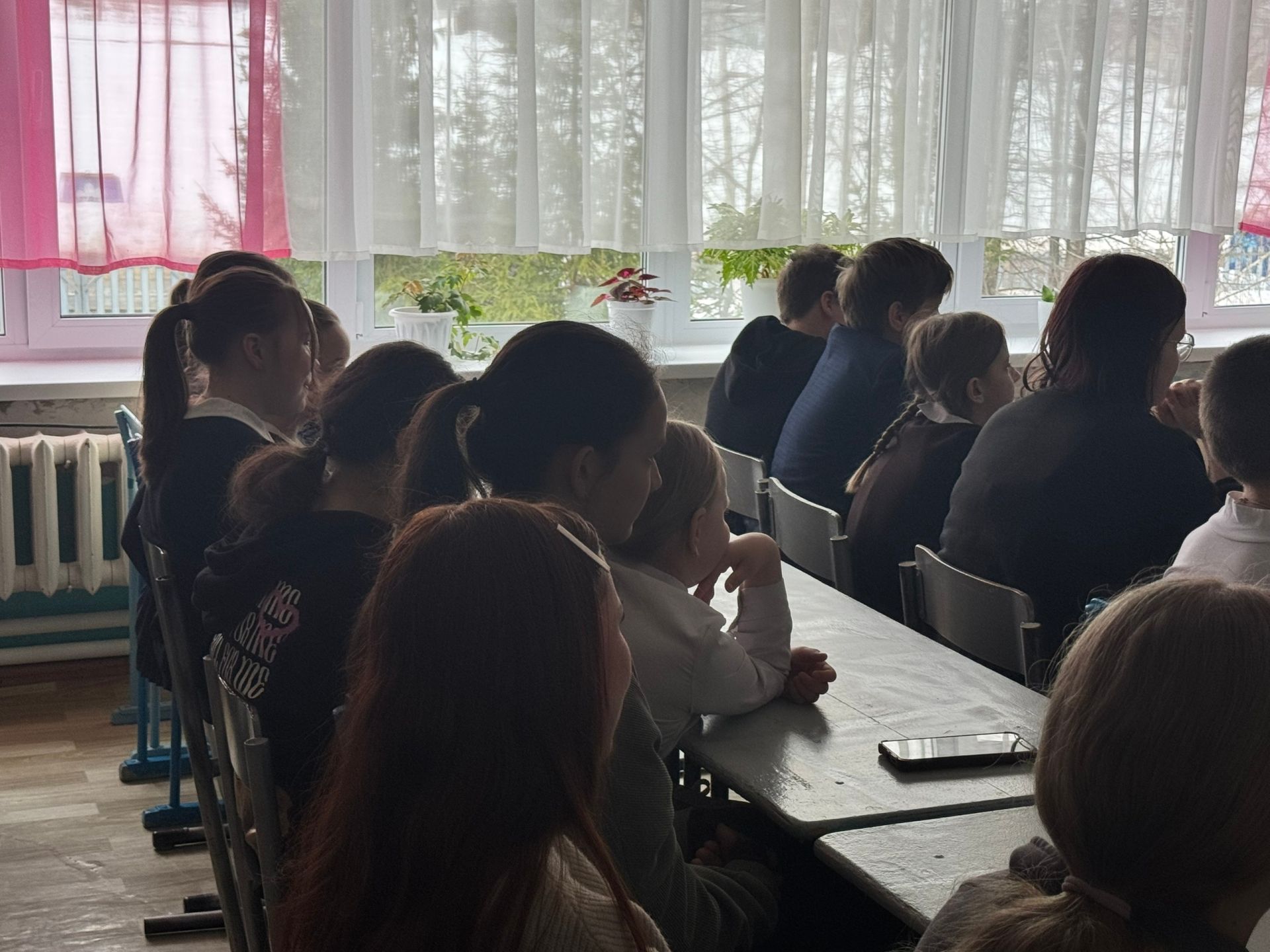 Молодёжный центр «Яшьлек» провёл урок безопасности на льду в Тихоновской школе