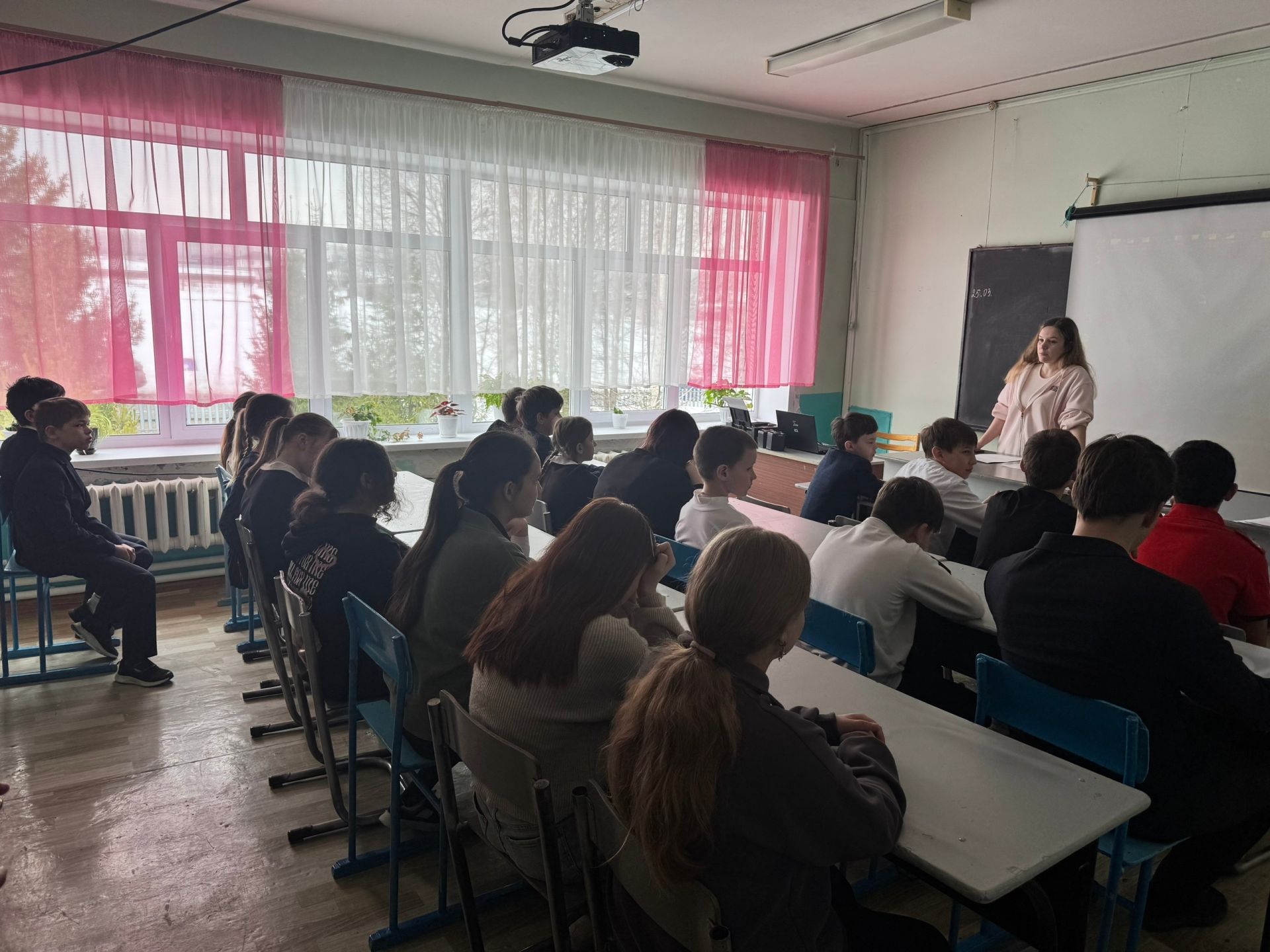 Молодёжный центр «Яшьлек» провёл урок безопасности на льду в Тихоновской школе