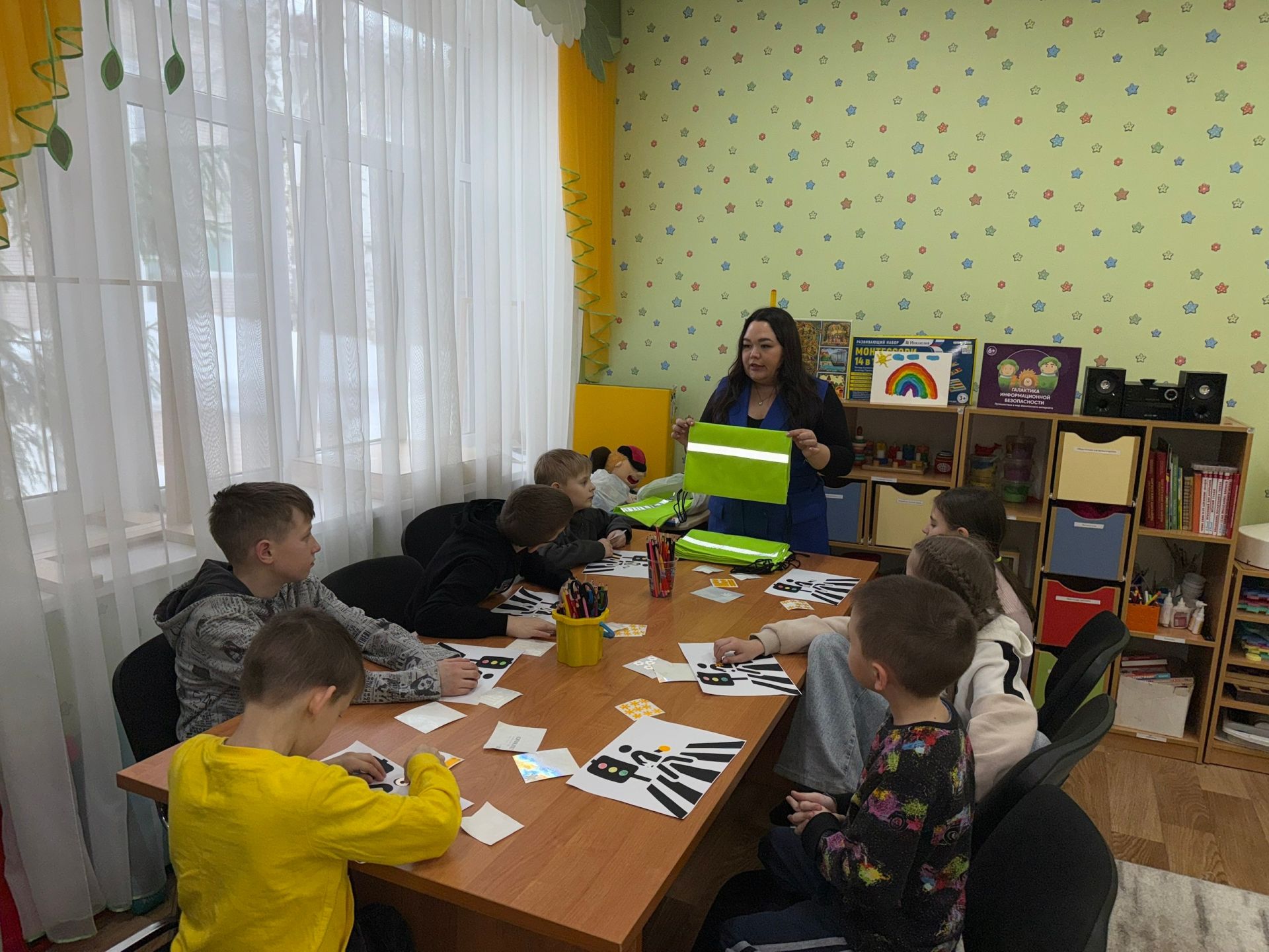 В КЦСОН «Берег Надежды» юным менделеевцам напомнили: дорога ошибок не прощает