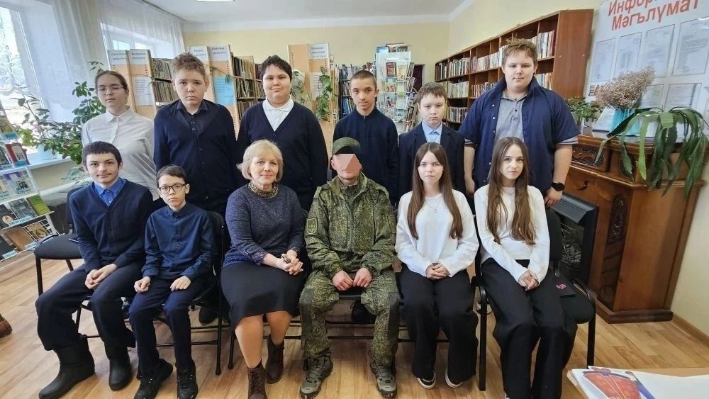 В Ижевской библиотеке школьники встретились с земляком — участником СВО