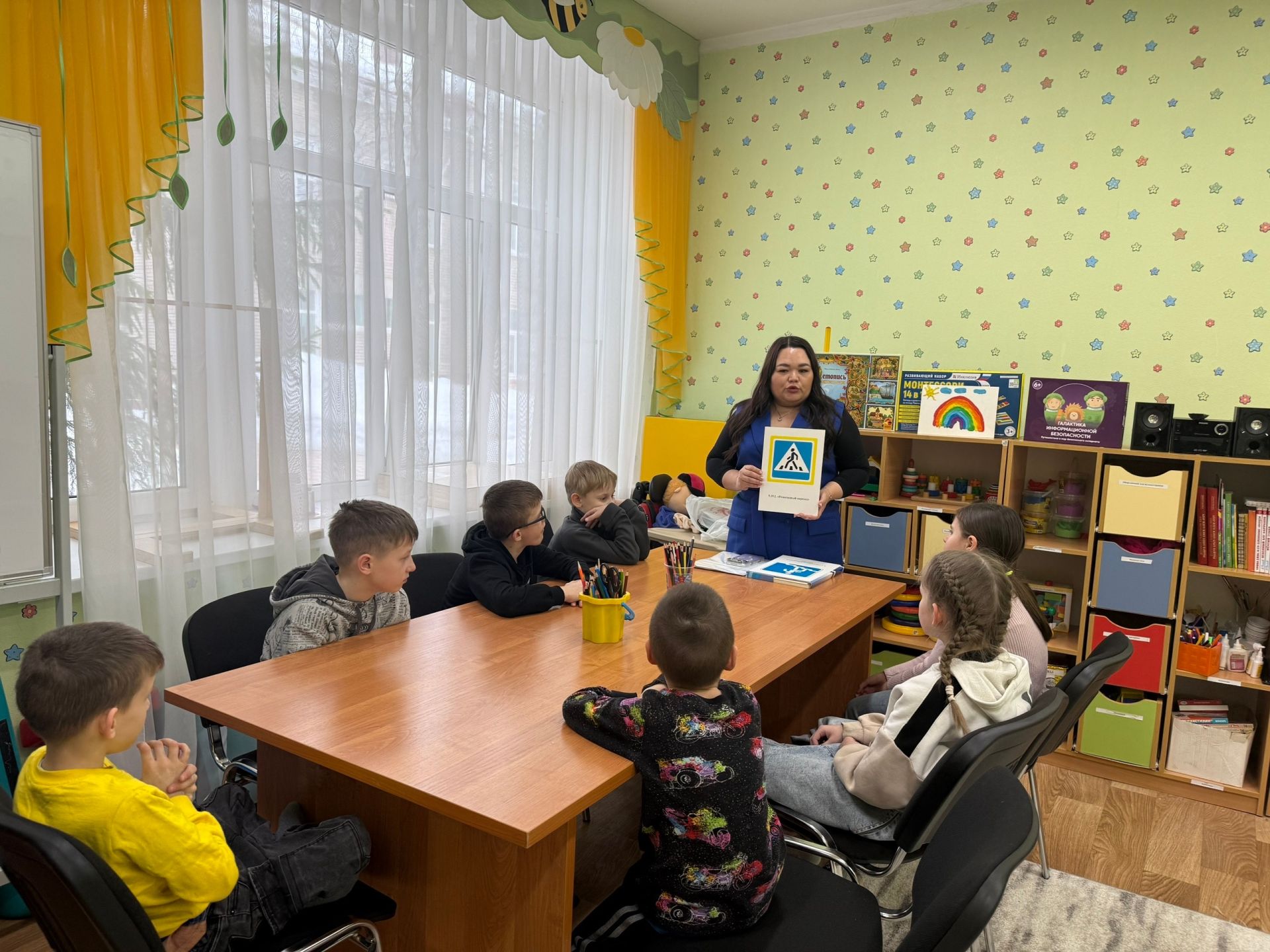 В КЦСОН «Берег Надежды» юным менделеевцам напомнили: дорога ошибок не прощает