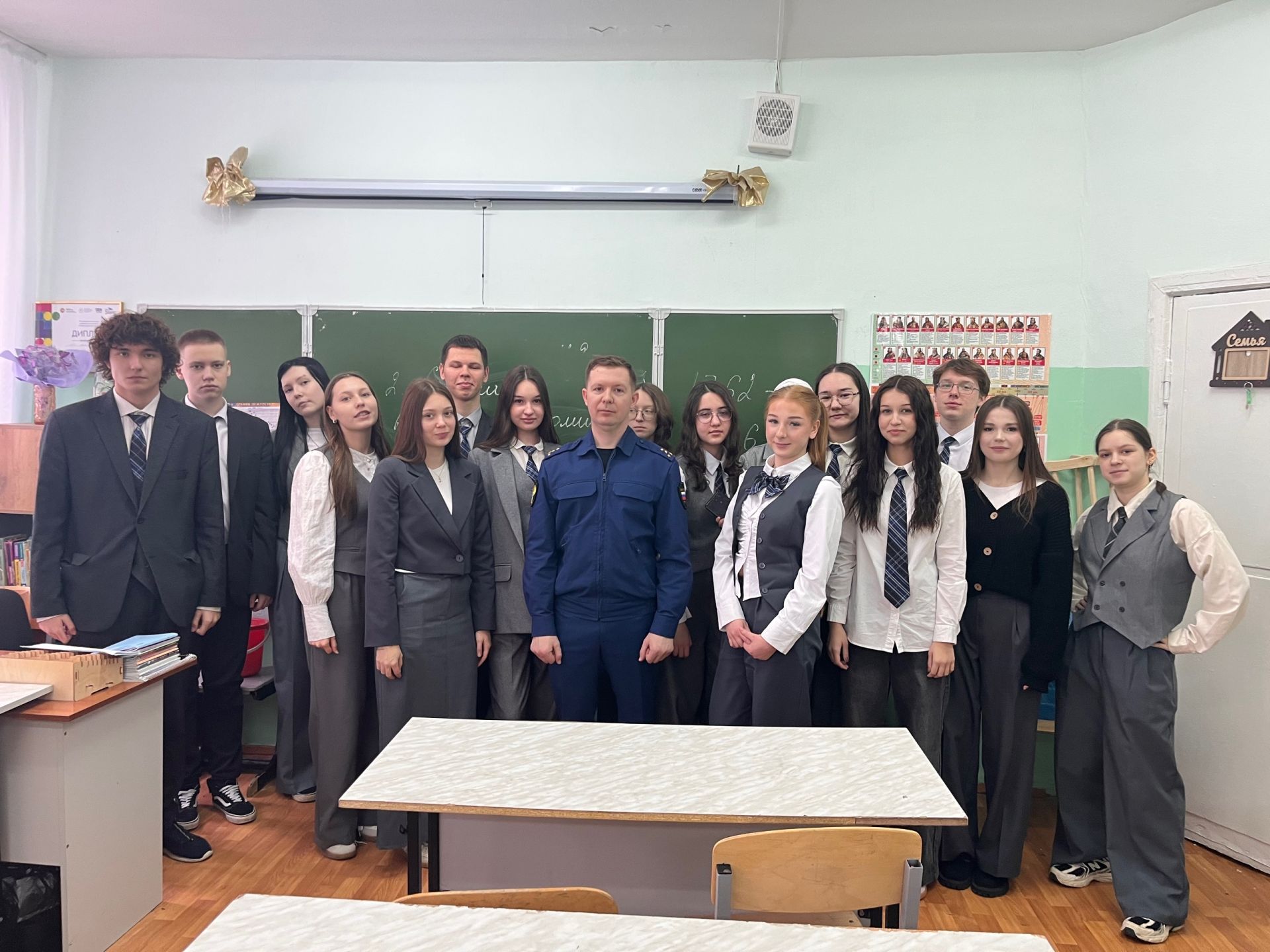 Старший помощник прокурора провёл беседу с менделеевскими старшеклассниками об ответственности за мошенничество