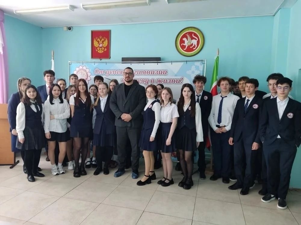 В гимназии  №1 Менделеевска прошла встреча школьников с помощником прокурора