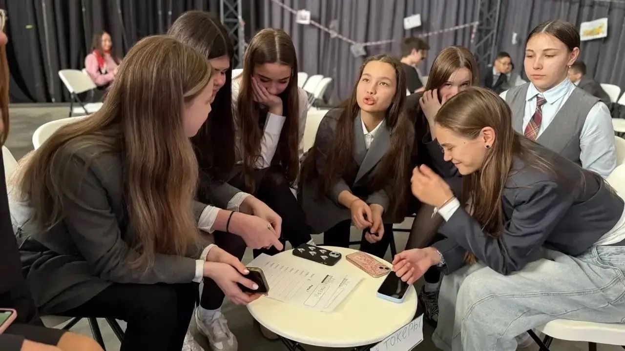 Школьники Менделеевска отправились в космическое путешествие в куполе «Атмосфера»