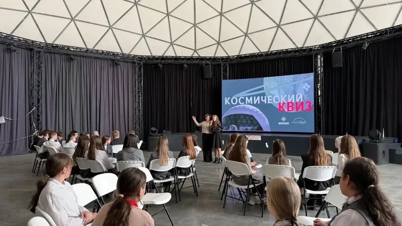 Школьники Менделеевска отправились в космическое путешествие в куполе «Атмосфера»