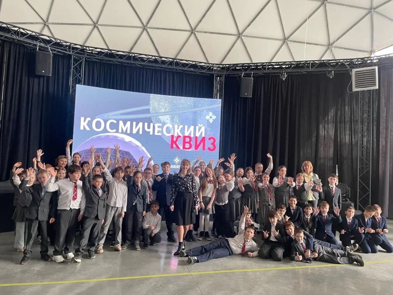 Школьники Менделеевска отправились в космическое путешествие в куполе «Атмосфера»