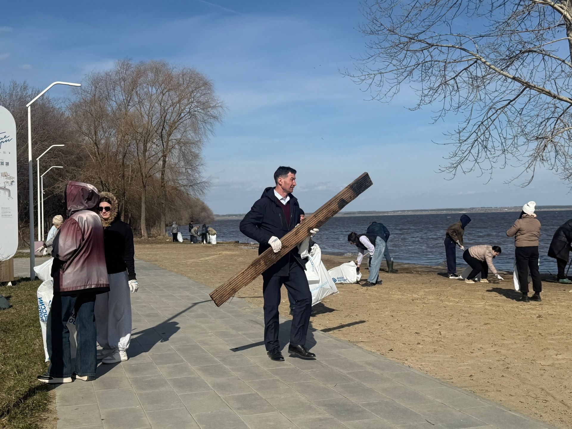 Активисты Менделеевска очистили берега рек в рамках акции «Вода России»