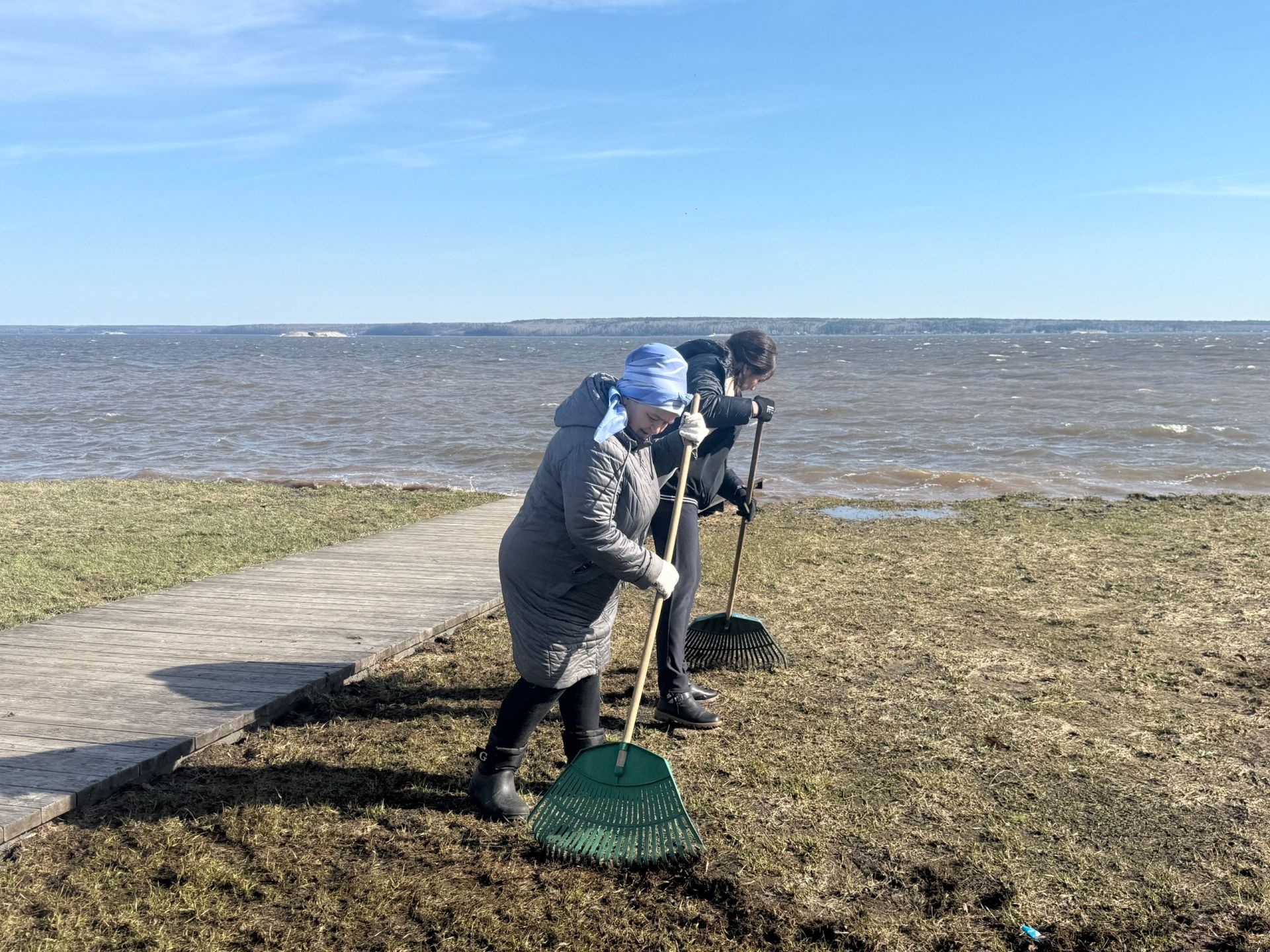 Активисты Менделеевска очистили берега рек в рамках акции «Вода России»