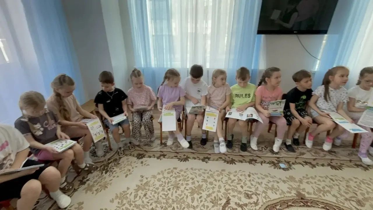 Детсадам Менделеевска вручили новые пособия для изучения татарского языка