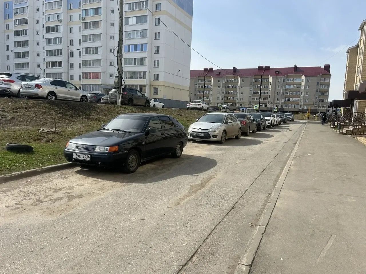 Жителей Менделеевска просят не парковать машины на улице Татарстана