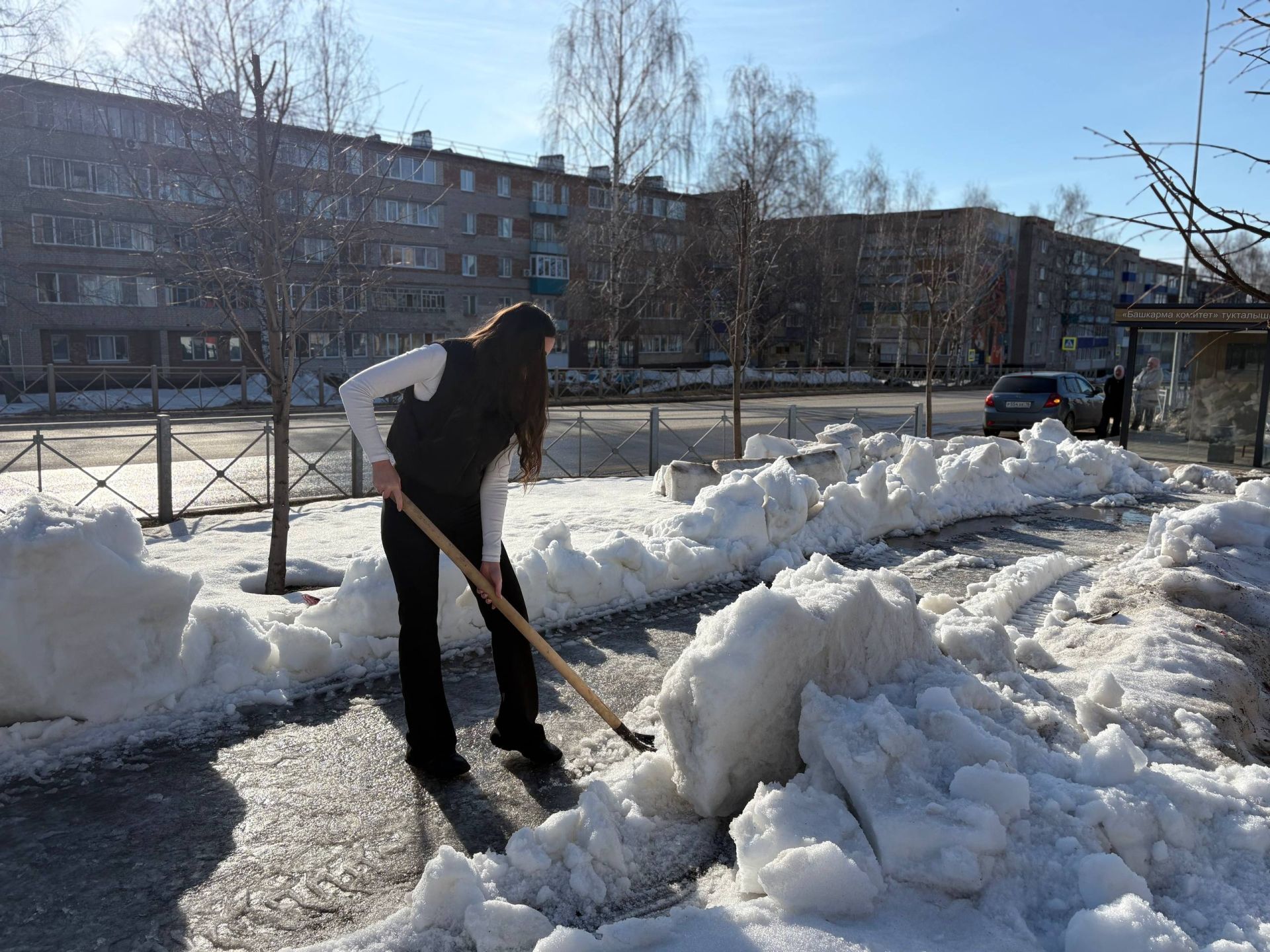 В Менделеевске стартовали первые субботники в рамках экологического двухмесячника
