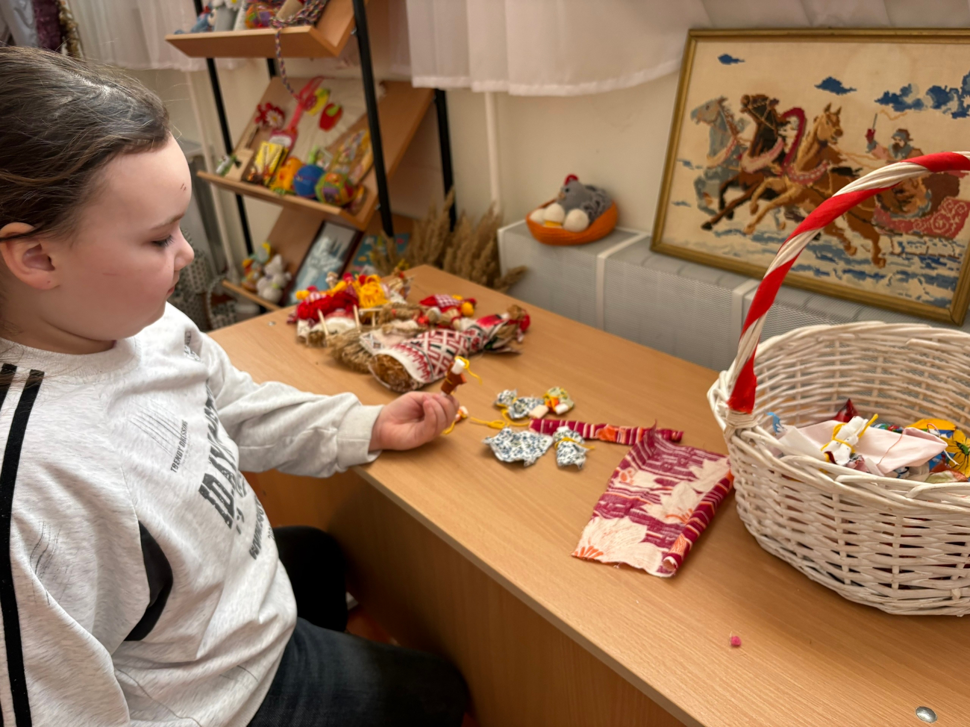 В Сетяковском клубе создают эко-обереги для бойцов СВО