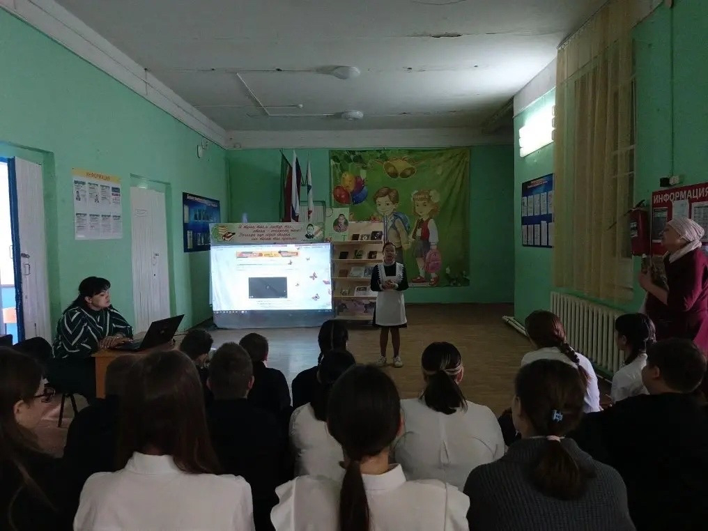 Бәзәкә мәктәбендә Габдулла Тукай иҗатына багышланган тантаналы чара уздырды