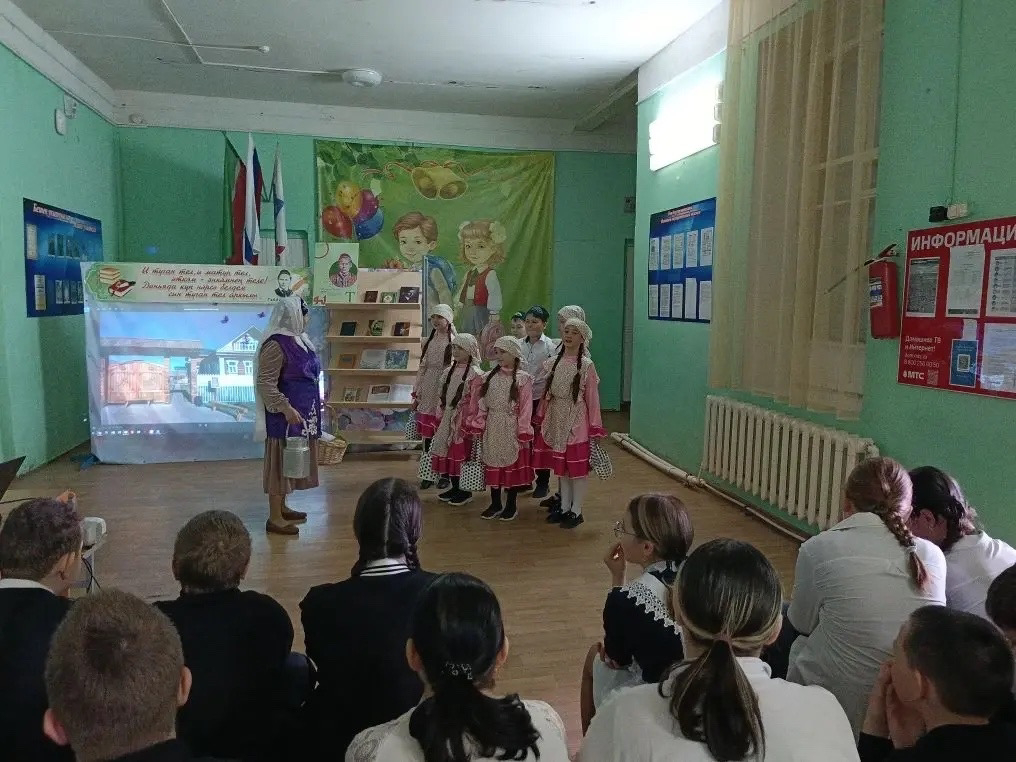 Бәзәкә мәктәбендә Габдулла Тукай иҗатына багышланган тантаналы чара уздырды