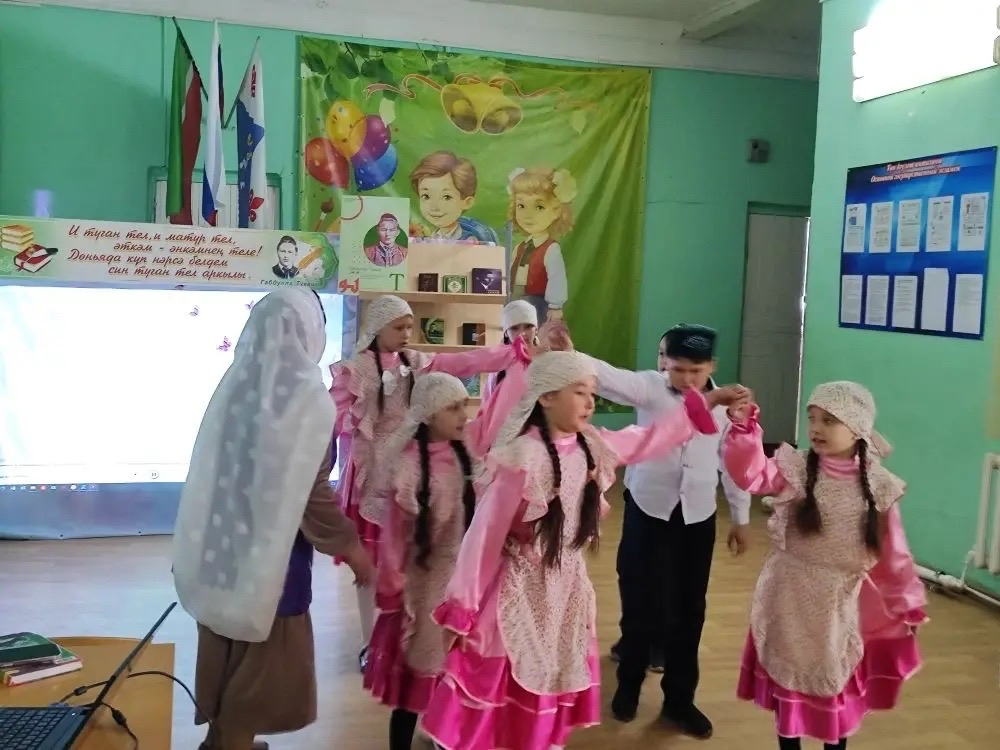 Бәзәкә мәктәбендә Габдулла Тукай иҗатына багышланган тантаналы чара уздырды