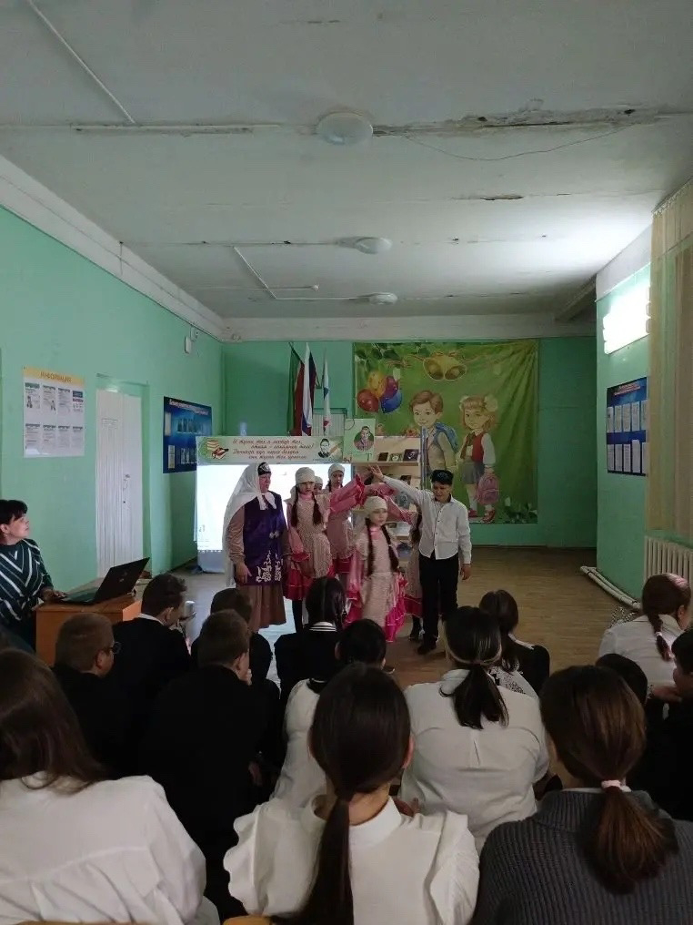 Бәзәкә мәктәбендә Габдулла Тукай иҗатына багышланган тантаналы чара уздырды