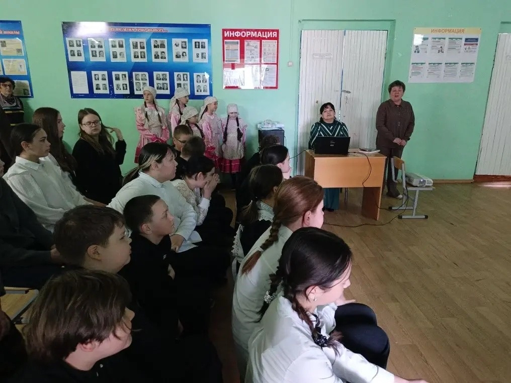 Бәзәкә мәктәбендә Габдулла Тукай иҗатына багышланган тантаналы чара уздырды