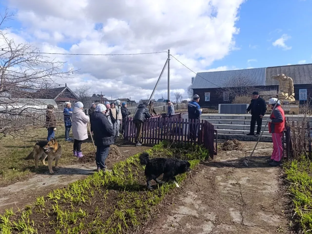 Жители деревни Актазики привели в порядок памятник воинам Великой Отечественной