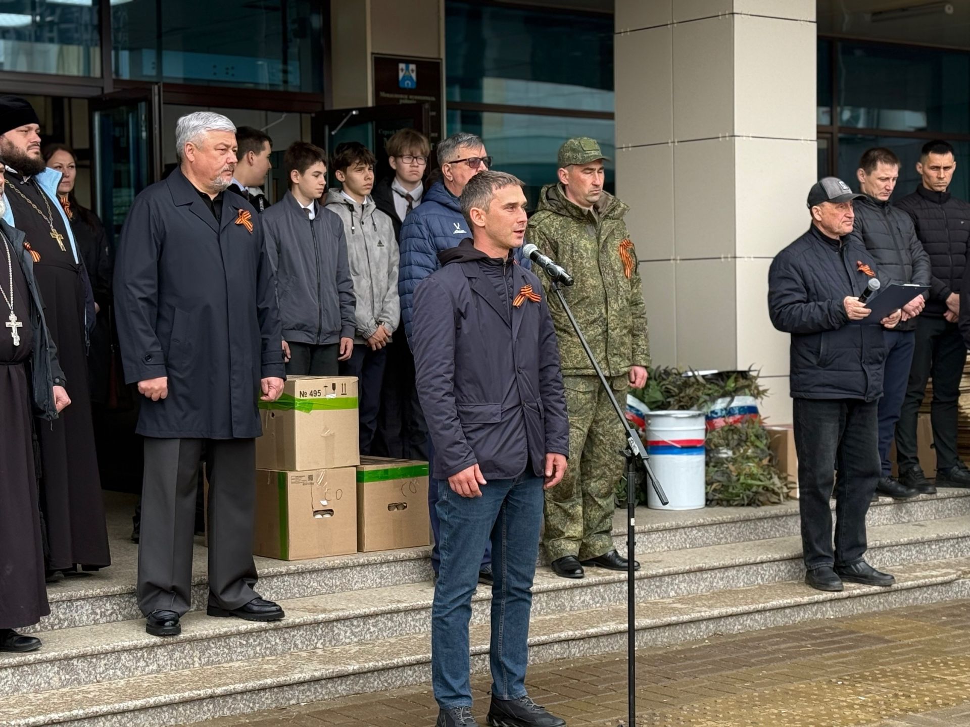 «Победа будет за нами»: в Менделеевске отправили гуманитарный груз и вручили награды волонтёрам