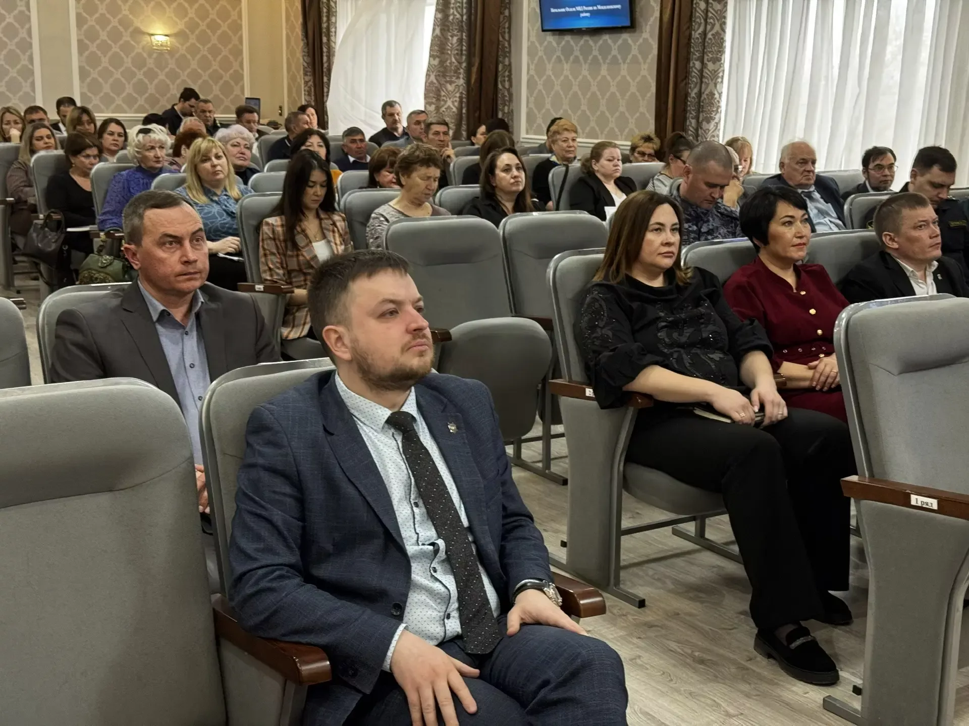 В Менделеевске обсудили меры безопасности на майские праздники и 9 Мая