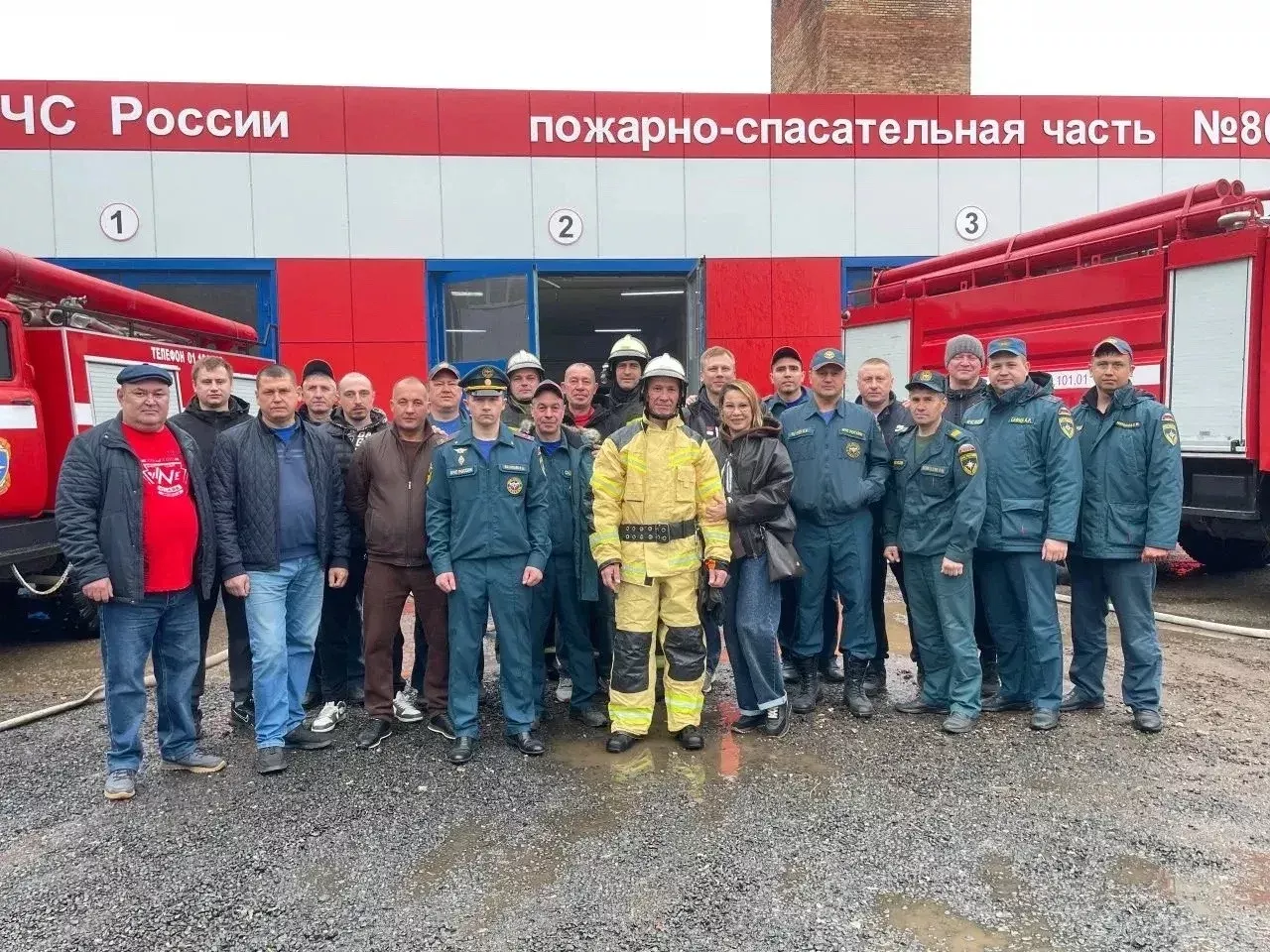 В огонь без страха: менделеевские пожарные встречают профессиональный праздник на боевом посту