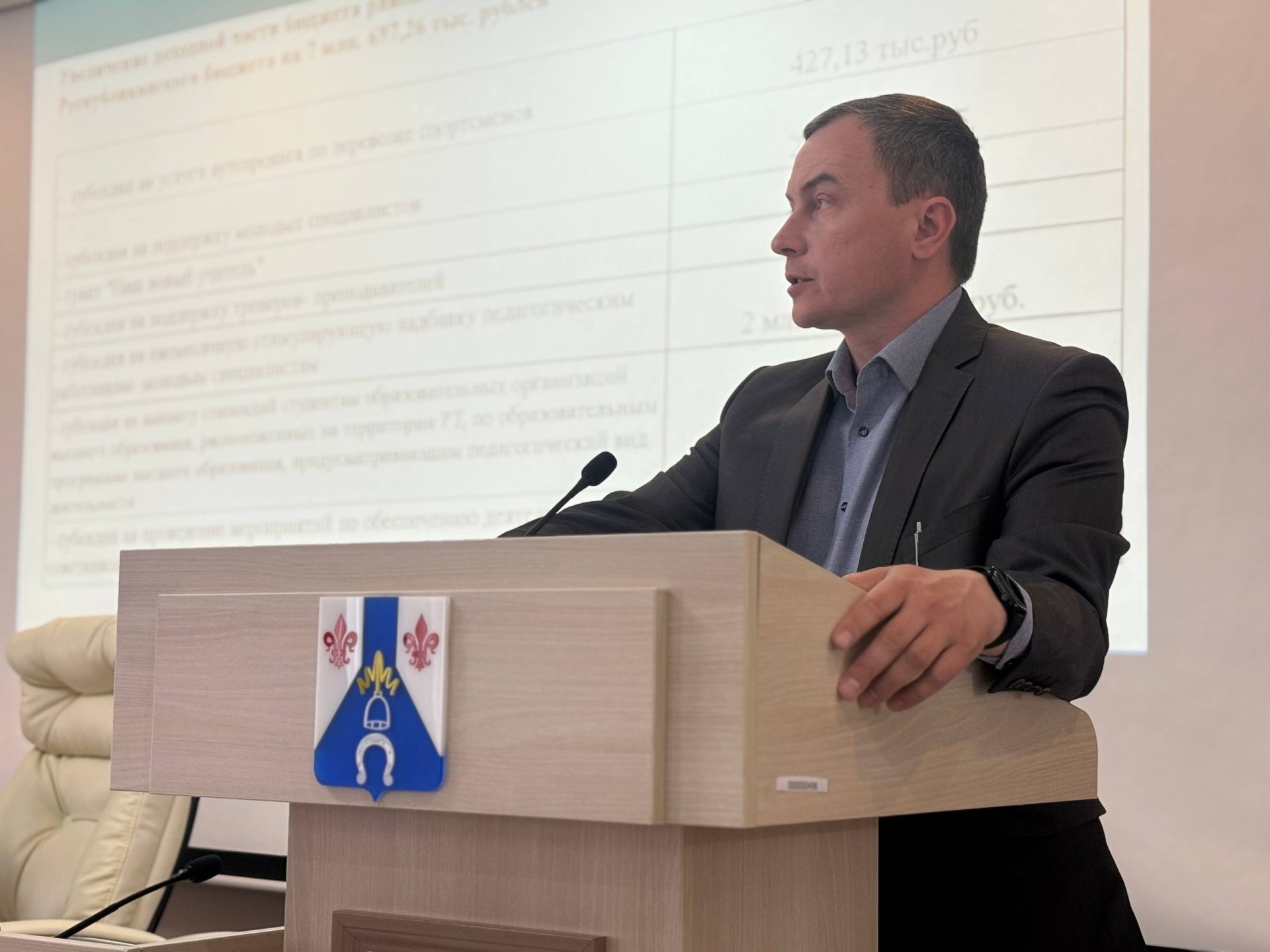 В администрации Менделеевского района прошли заседания районного и городского Советов