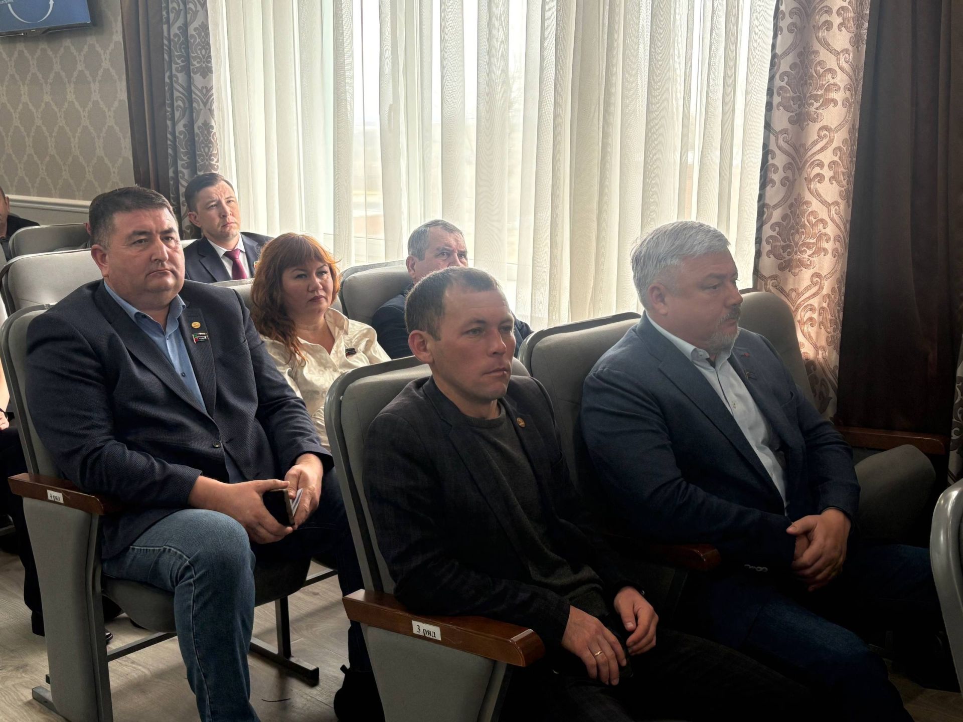 В администрации Менделеевского района прошло собрание депутатов фракции «Единая Россия»