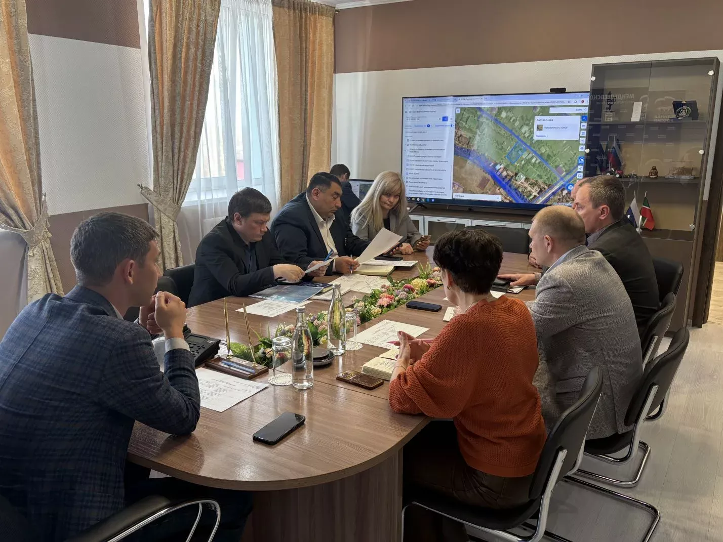 На приёме граждан в Менделеевском районе обсудили освещение, водоснабжение и оформление пристроя