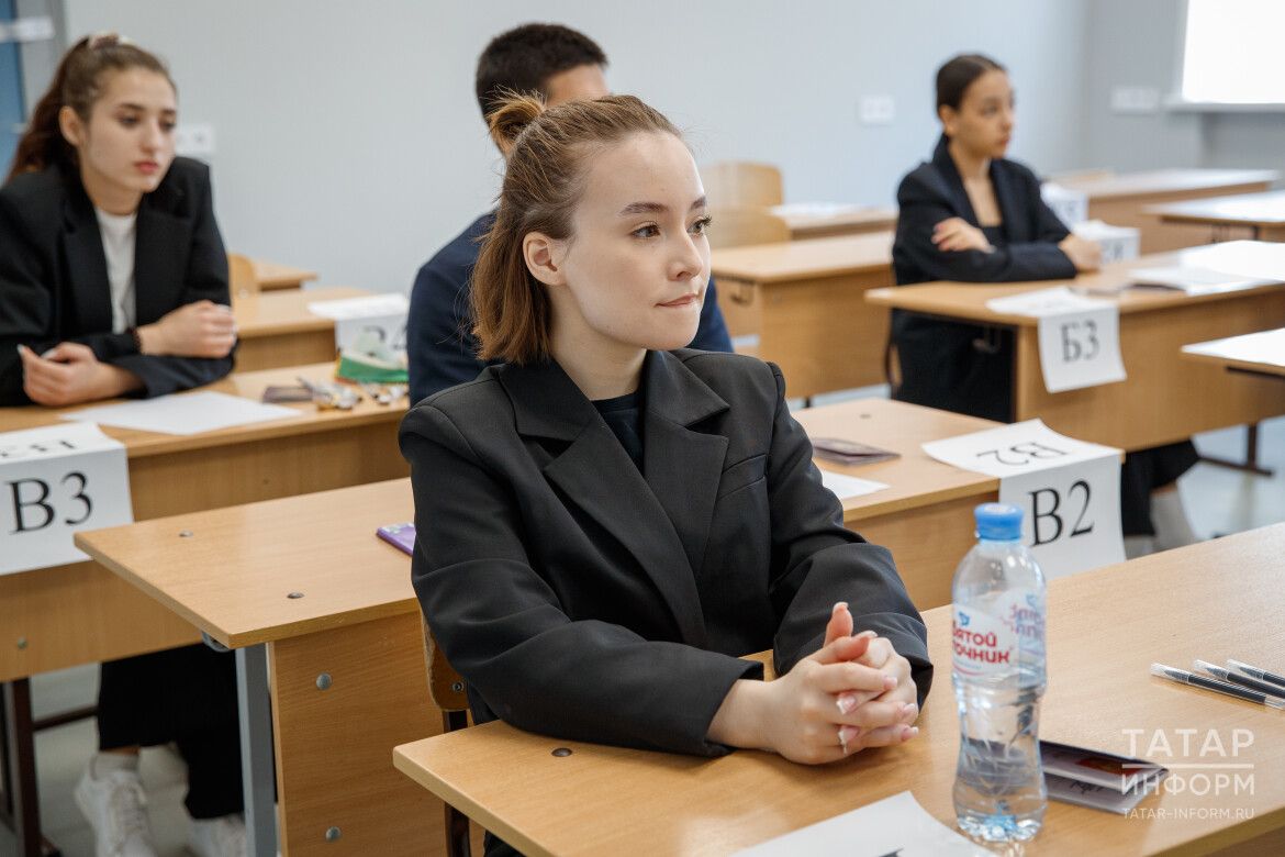Школьникам напомнили пороги ЕГЭ для аттестата и дополнительные баллы вузов