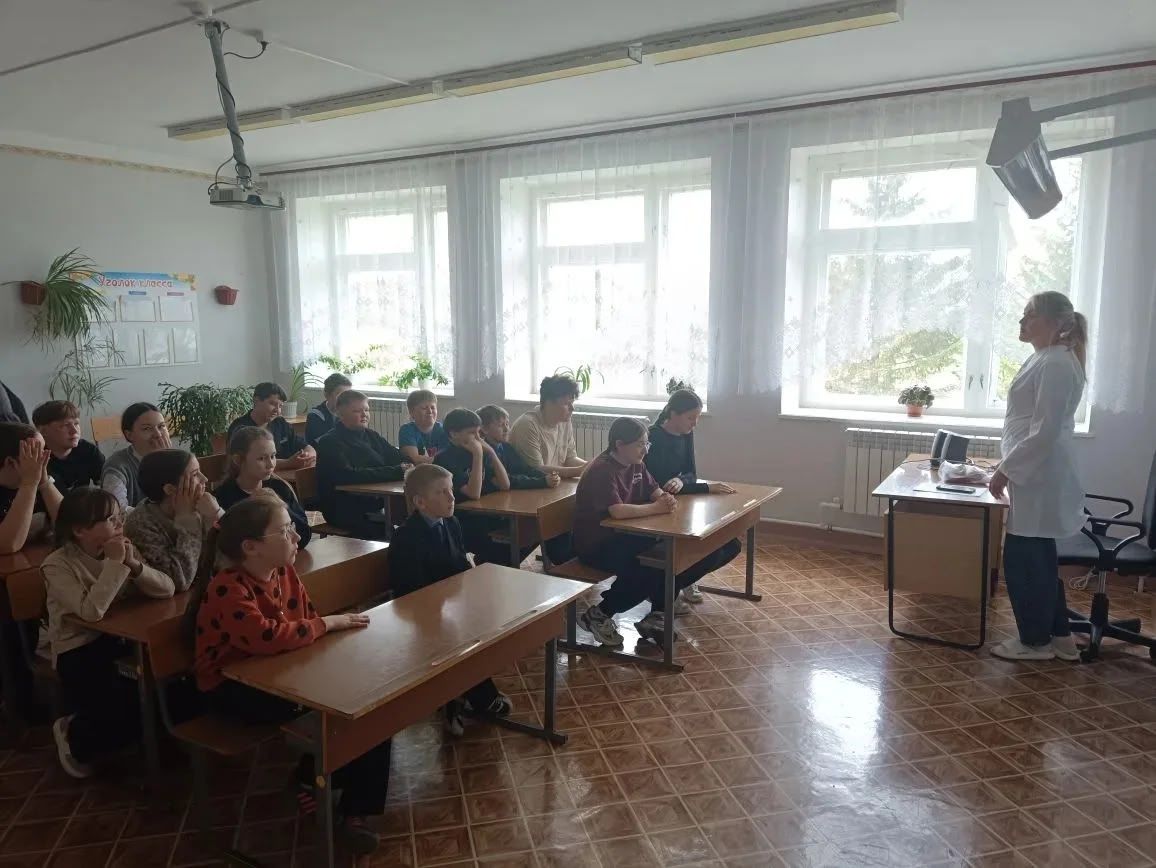 В Енабердинской школе прошёл урок безопасности перед летом: советы фельдшера