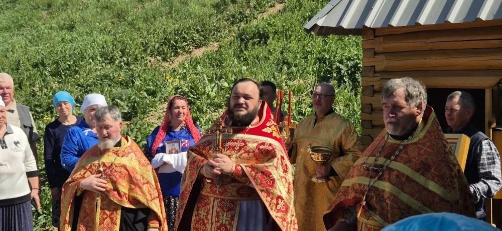 В селе Тихоново Менделеевского района освятили благоустроенный родник «Неупиваемая чаша»