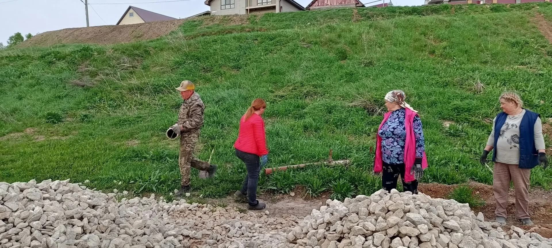 Жители села Тихоново Менделеевского района очистили родник «Неупиваемая чаша» и заложили сад