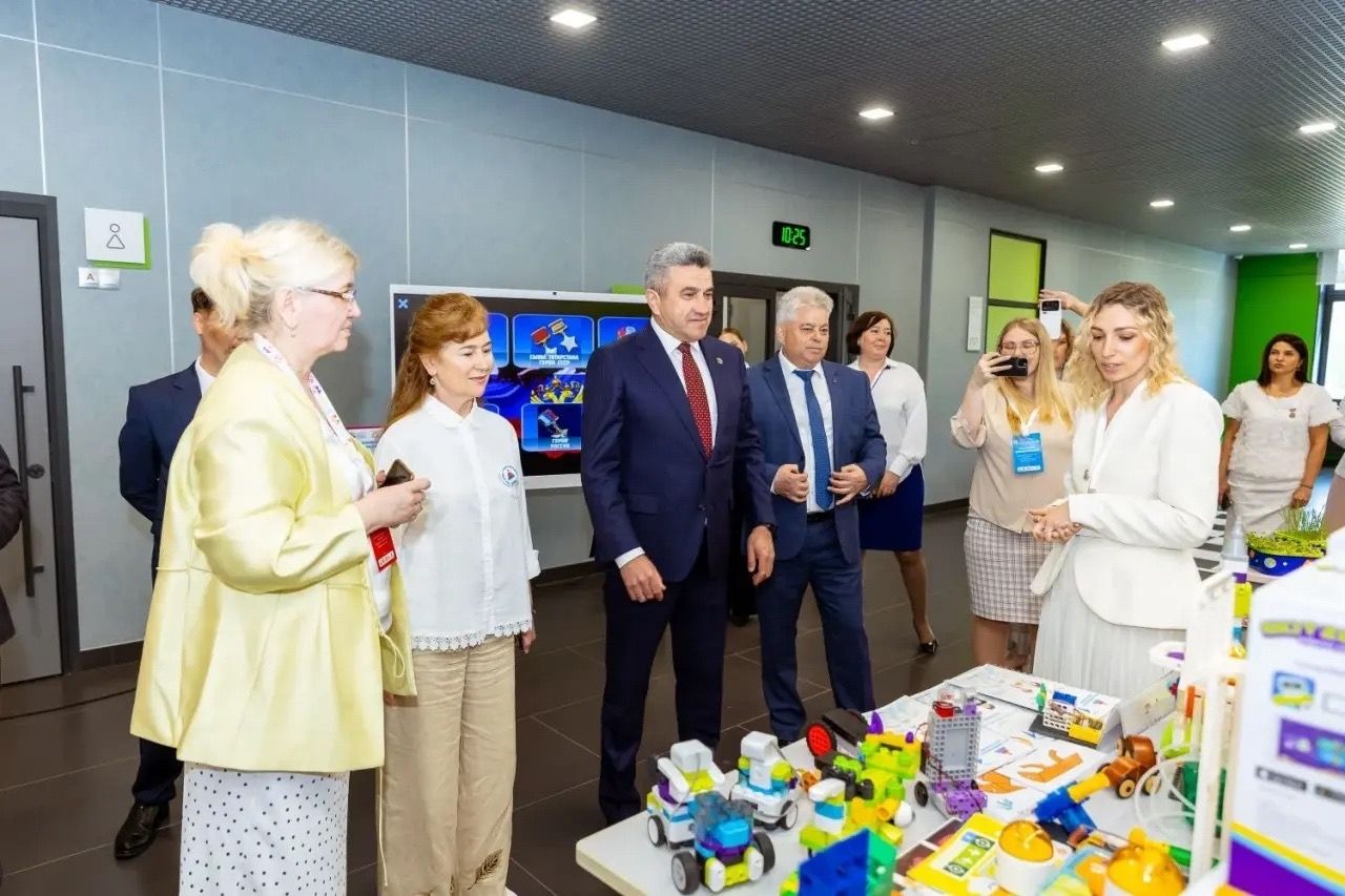 Гидропоника и авторские методики: чем педагоги Менделеевска удивили на форуме в Казани