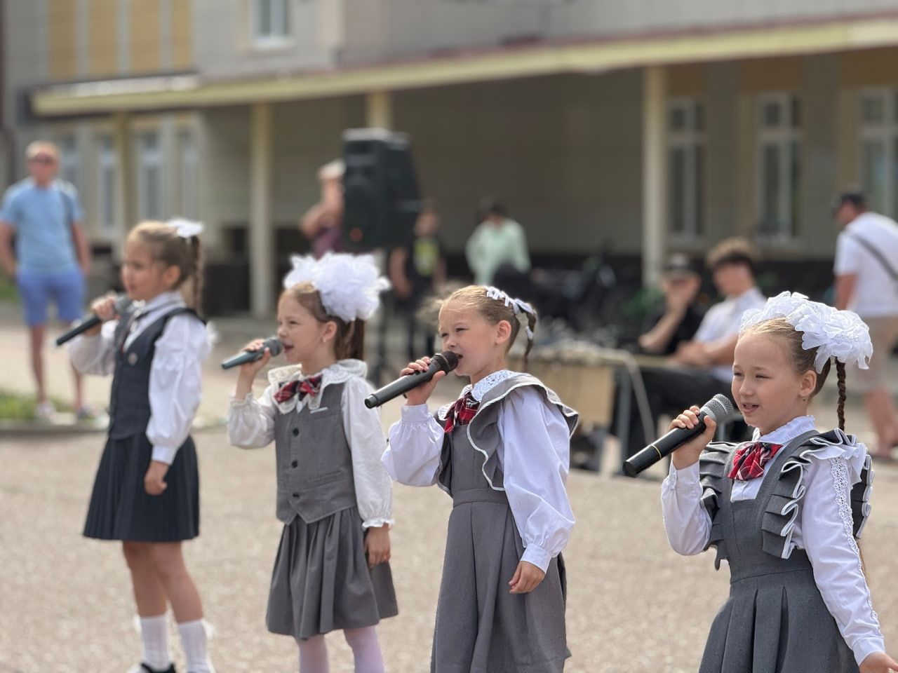В первой школе Менделеевска последний звонок прозвенел для младших школьников