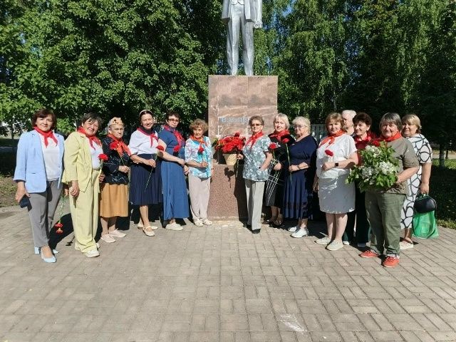 Бывшие пионервожатые Менделеевского района собрались на встречу в честь Дня пионерии