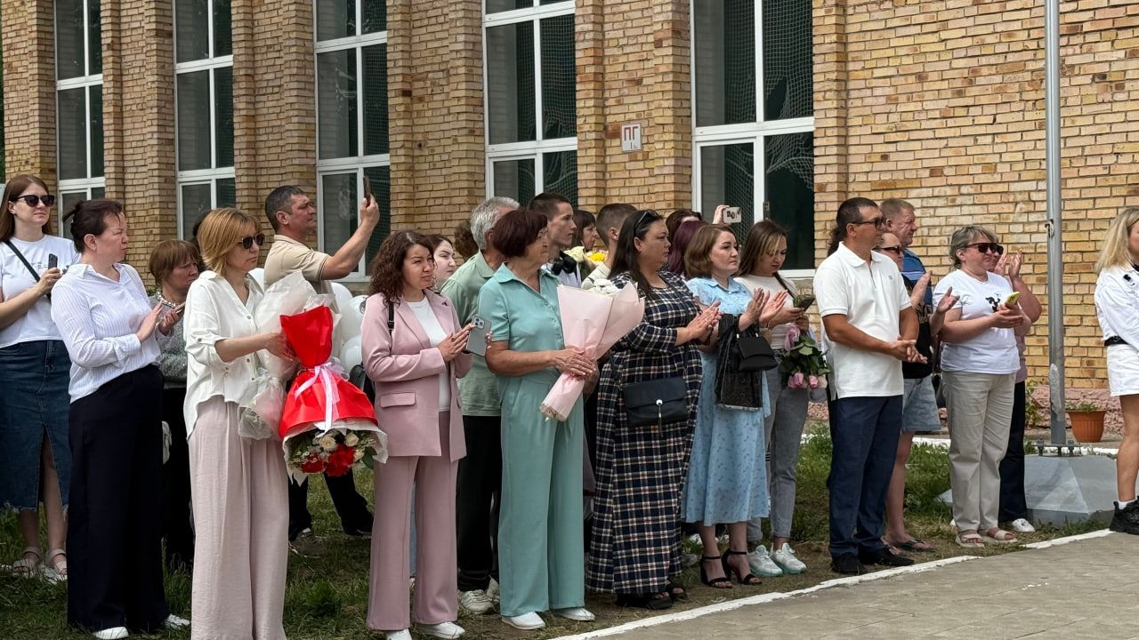 Последний звонок в школе №4 Менделеевска: 46 выпускников попрощались со школой