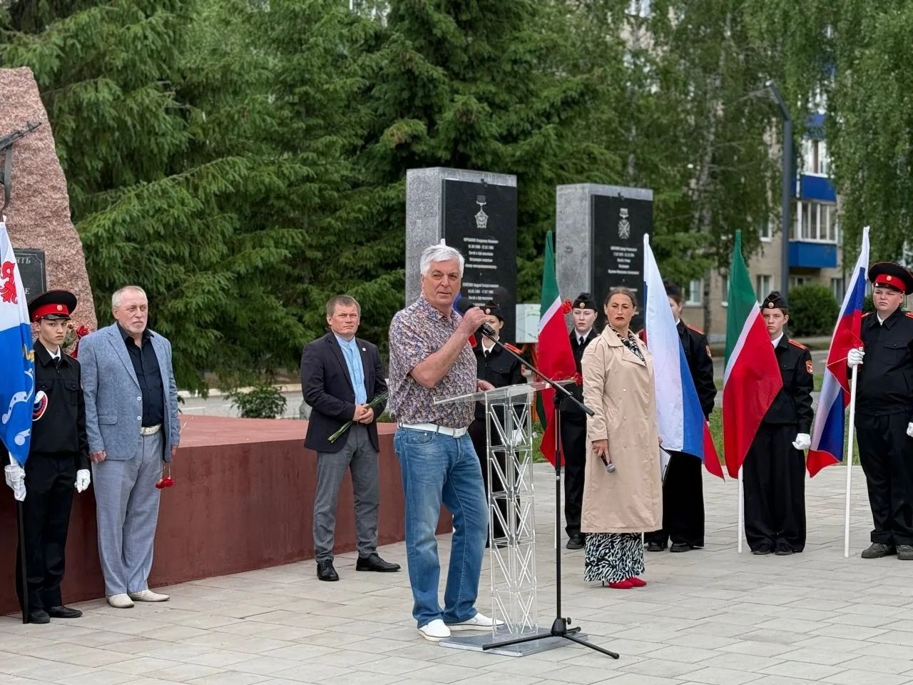 День пограничника в Менделеевске объединил ветеранов у городского мемориала