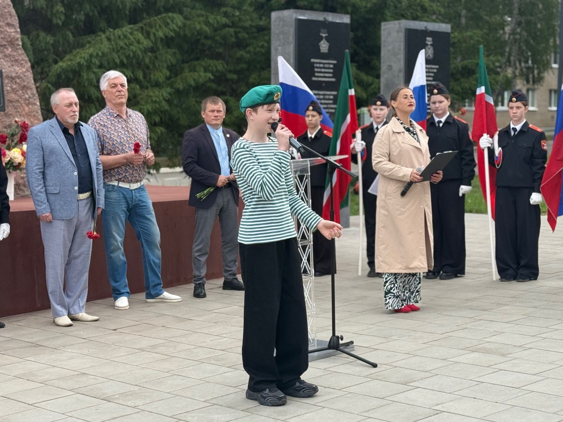 День пограничника в Менделеевске объединил ветеранов у городского мемориала