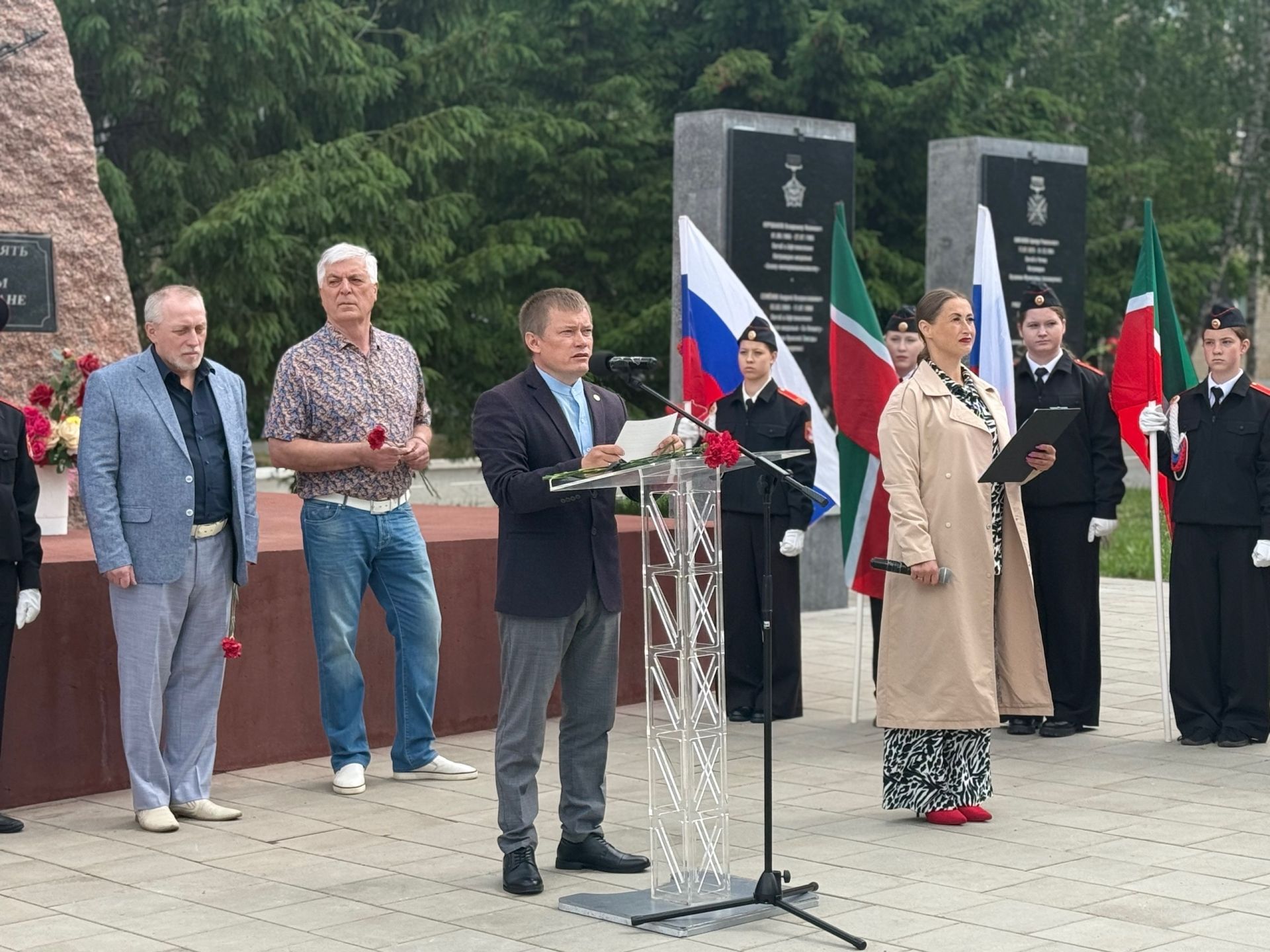 День пограничника в Менделеевске объединил ветеранов у городского мемориала