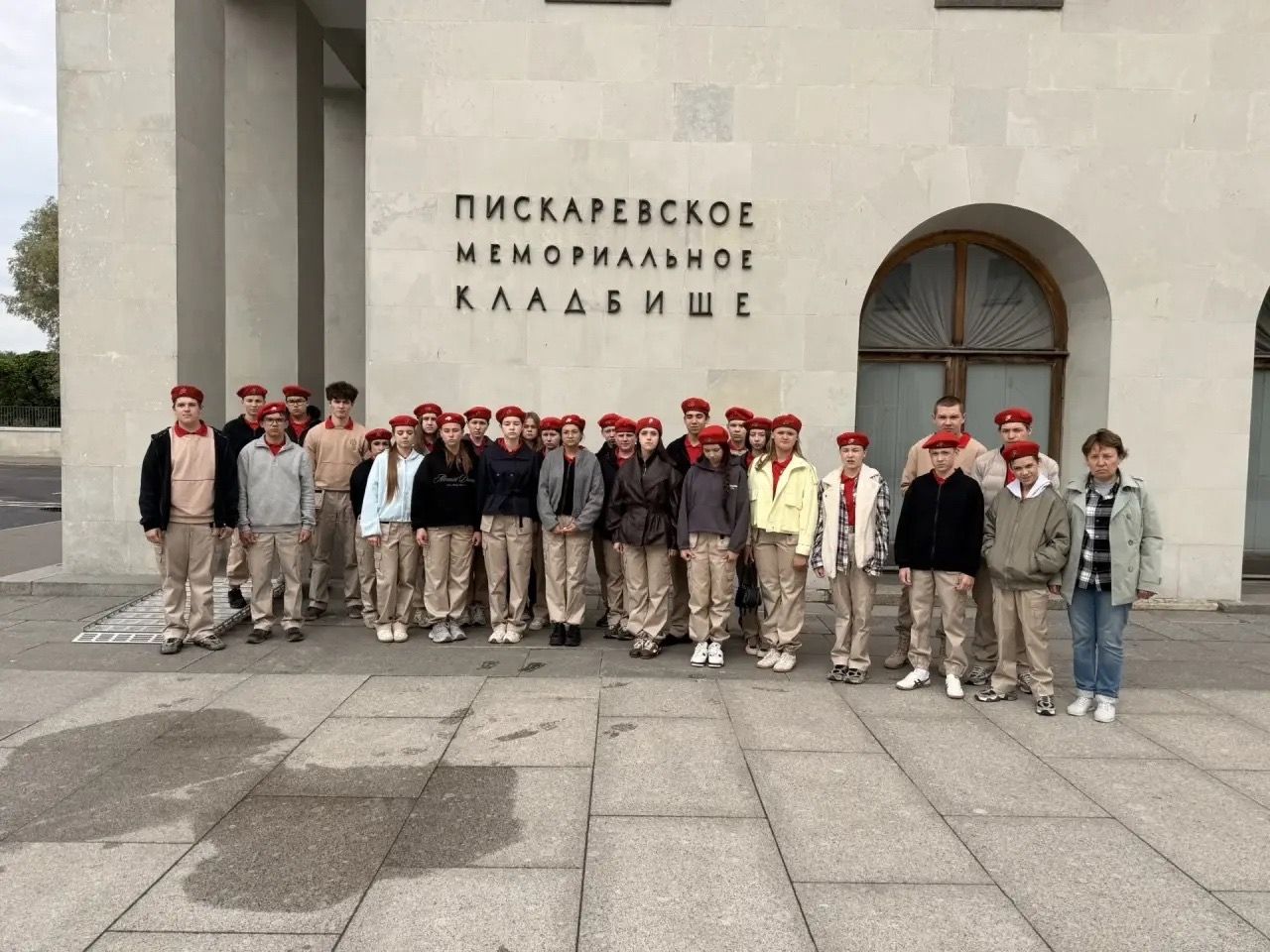 Юнармейский отряд школы №1 Менделеевска посетил город-Герой Санкт-Петербург