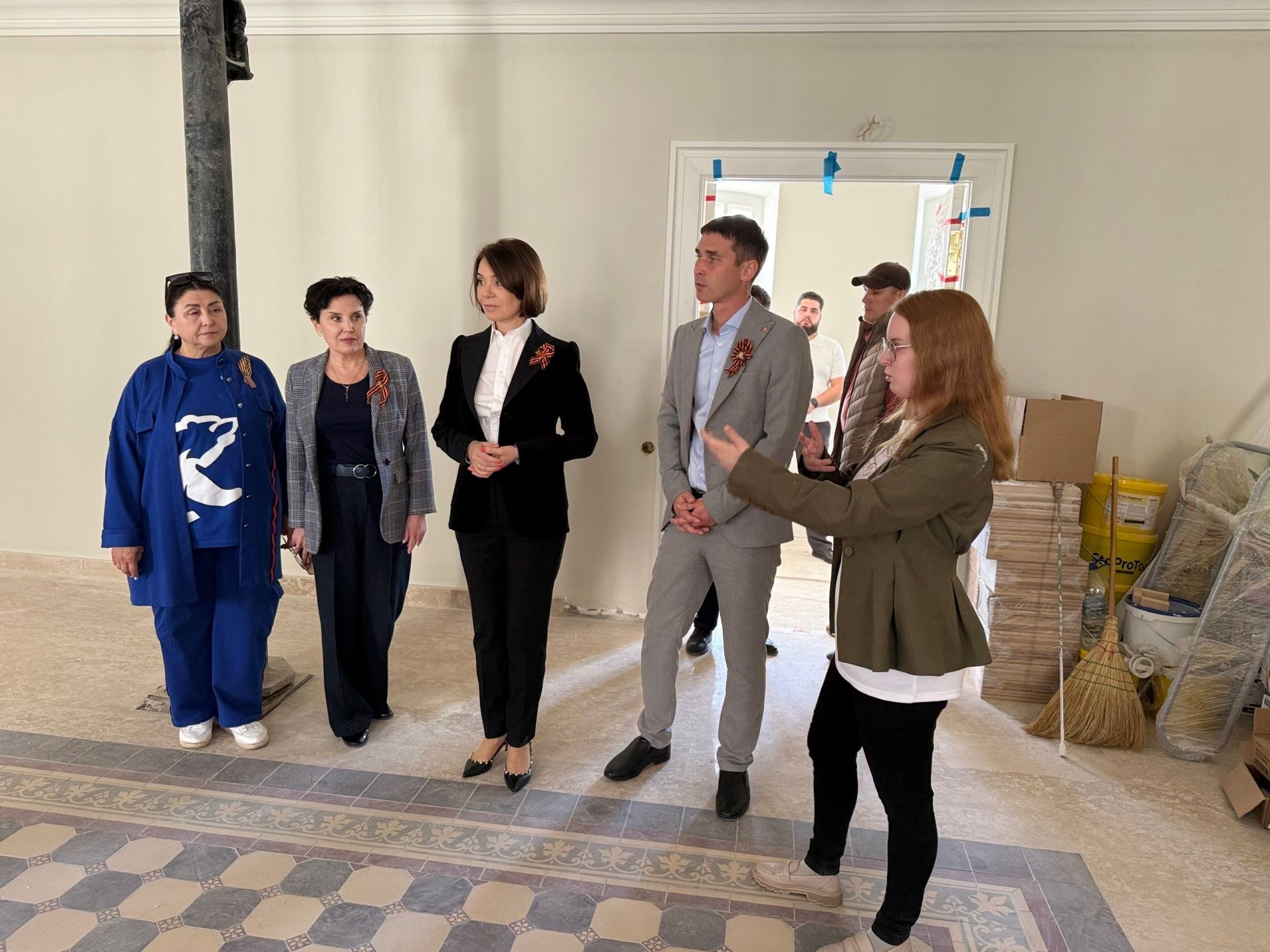 Альфия Когогина оценила ход строительства соцобъектов в Менделеевске и встретилась с ветераном