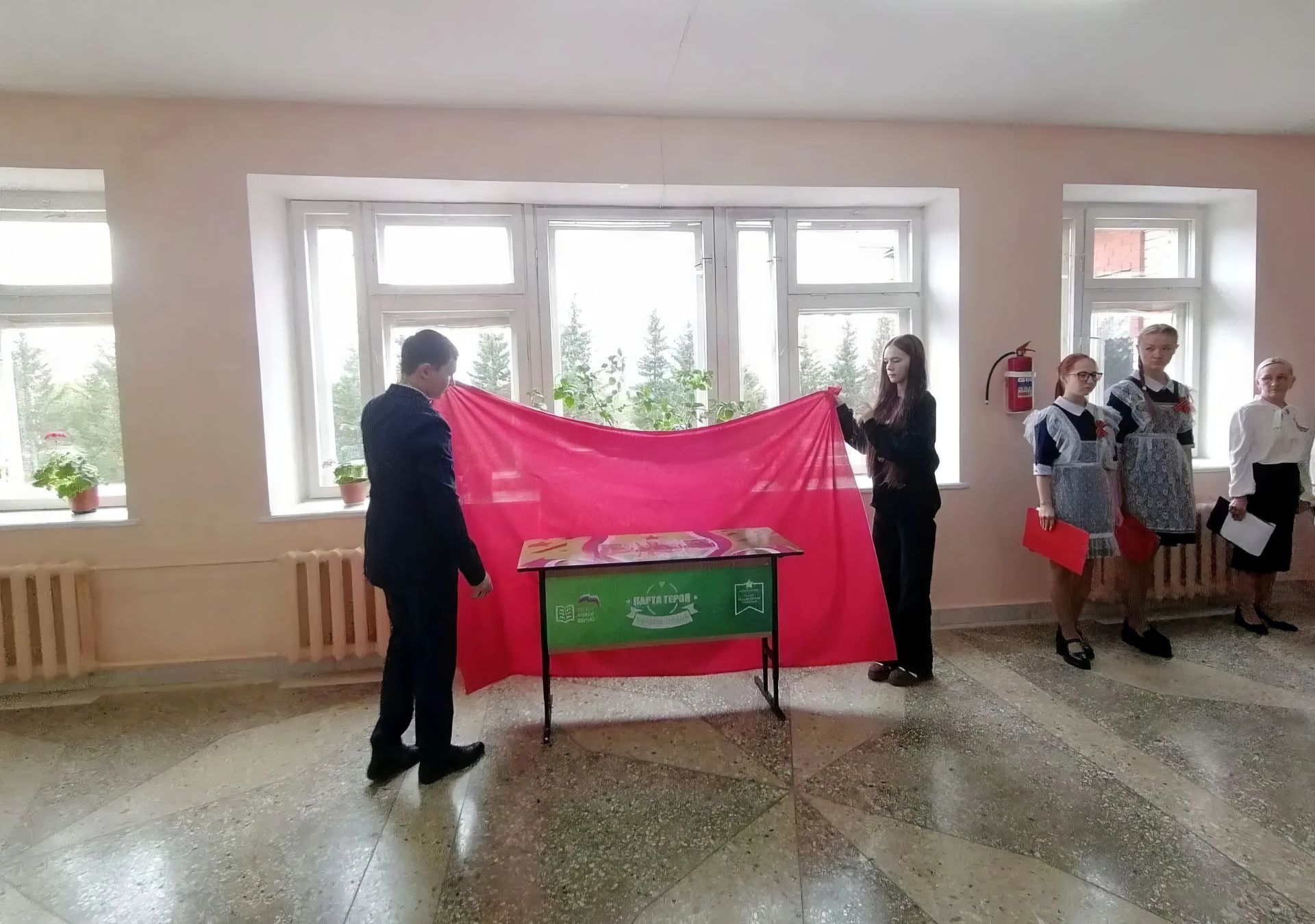 Илнәт мәктәбендә Геройлар партасы ачылды