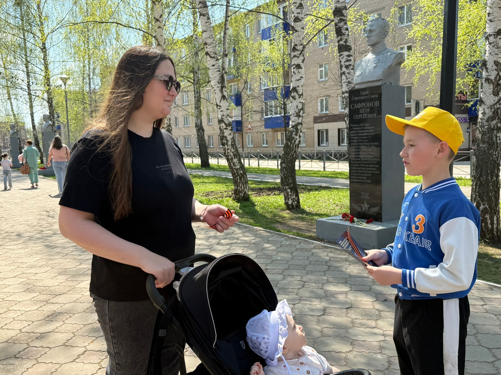 Юные инспекторы школы №1 Менделеевска провели акцию ко Дню Победы