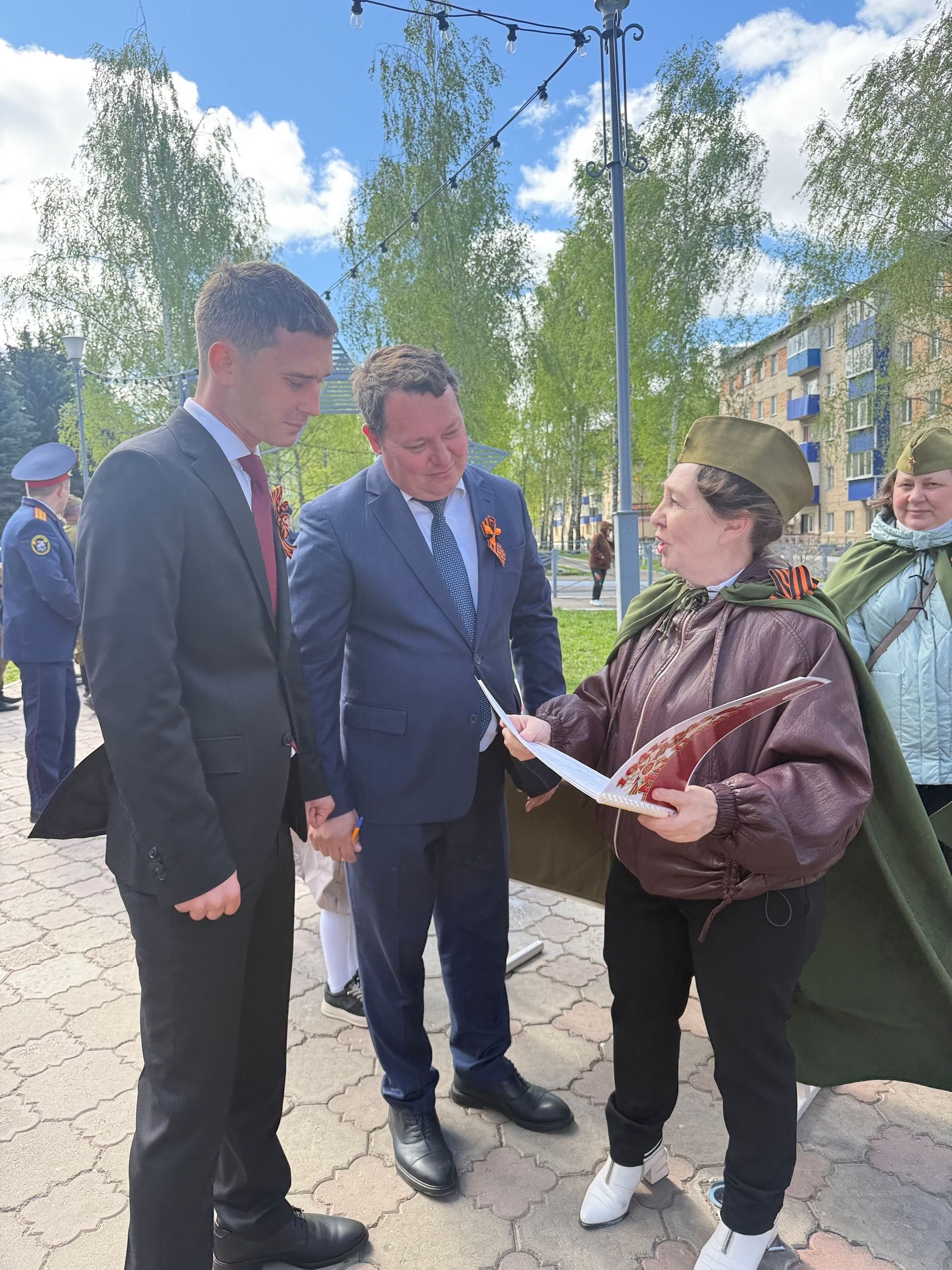 Праздничная колонна прошла по аллее Героев в Менделеевске в День Победы