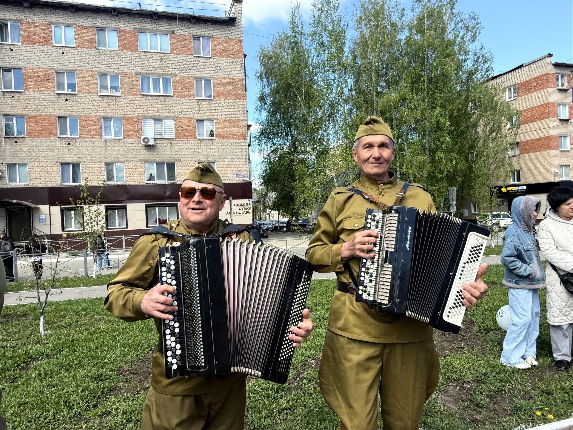 Праздничная колонна прошла по аллее Героев в Менделеевске в День Победы