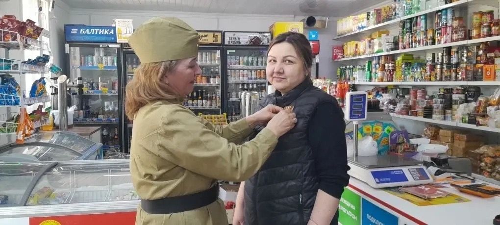 Песәй хезмәткәрләре “Георгий тасмасы” акциясенә кушылды һәм герой гаиләләренә барды