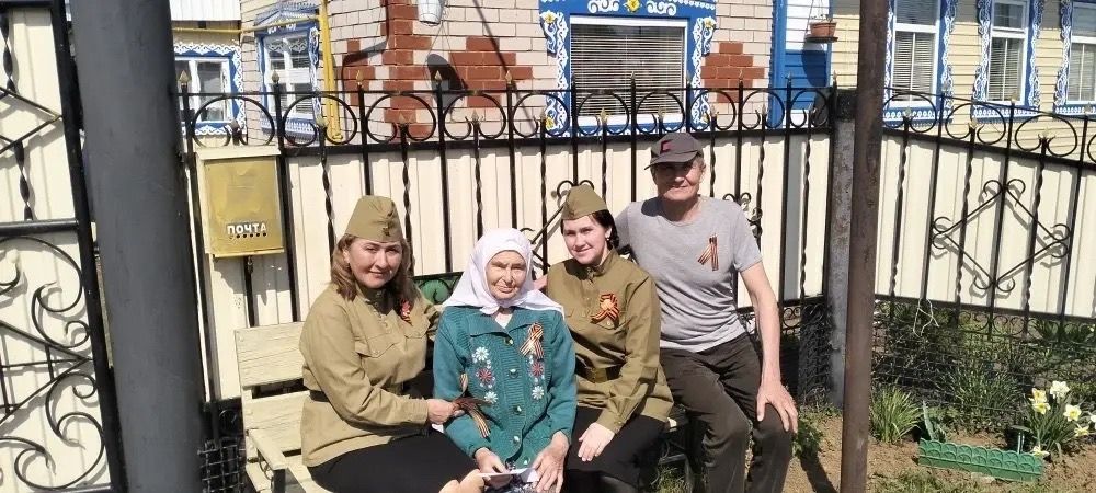 Песәй хезмәткәрләре “Георгий тасмасы” акциясенә кушылды һәм герой гаиләләренә барды